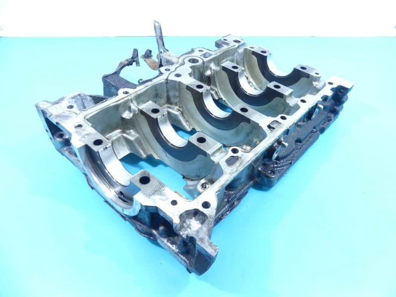 Blok silnika Toyota Avensis III T27 2,2 D-CAT 2AD-FHV 31029021