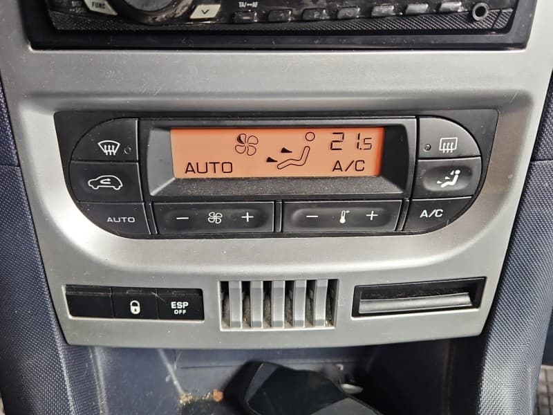 Konsola panel nawiewu Peugeot 1007 96530443XT