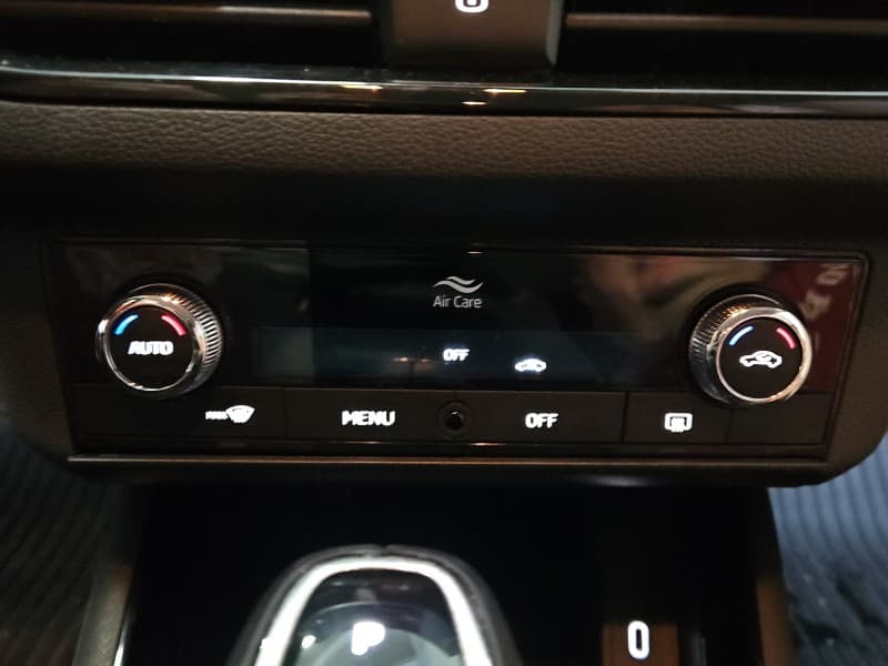 Konsola panel nawiewu Skoda Kamiq 654907044F