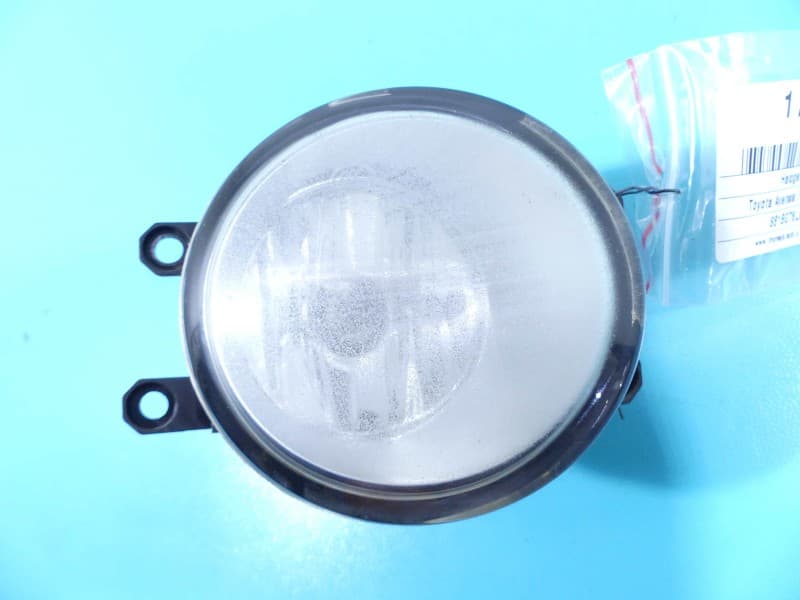Halogen prawy Toyota Avensis III T27 89210656