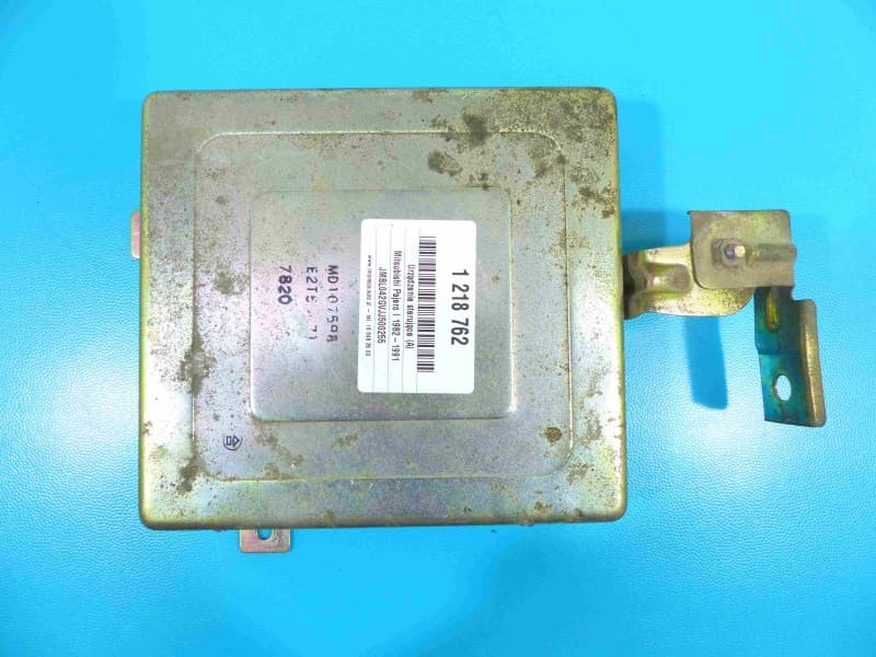 Komputer Sterownik silnika Mitsubishi Pajero 2,5 gaźnik MD107598 E2T55071