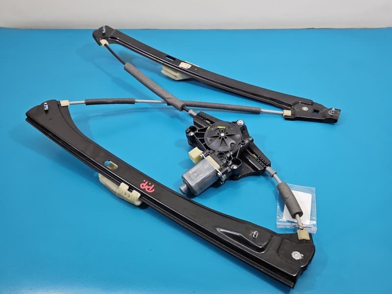 Podnośnik przód prawy SZYBY WINDA 5Q0959802B 0130822716 Skoda Kodiaq I 2 PIN 5d HB