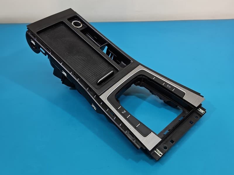 Osłona ZAŚLEPKA PLASTIK z uchwytem na napoje Vw Golf VII 5G0862531 5G1863245F 5G1864263
