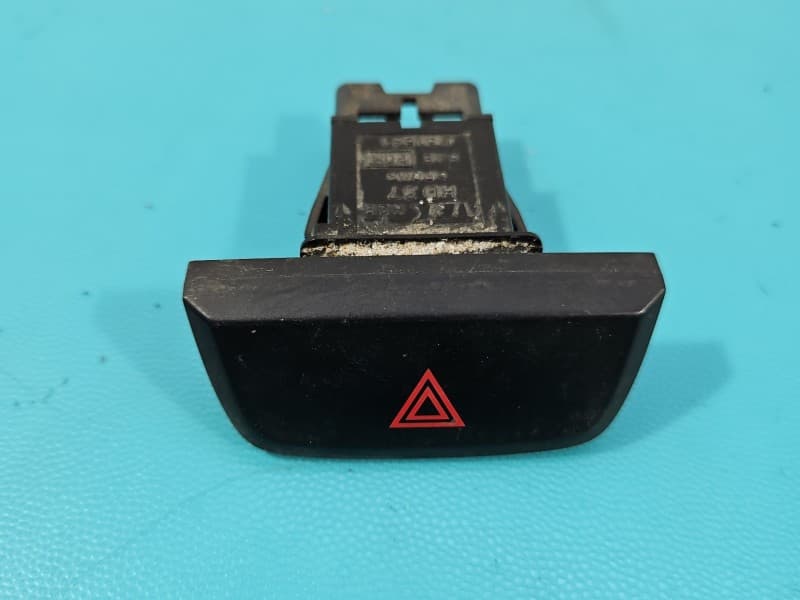 Przełącznik świateł awaryjnych Isuzu D-Max II 11-19 M31541