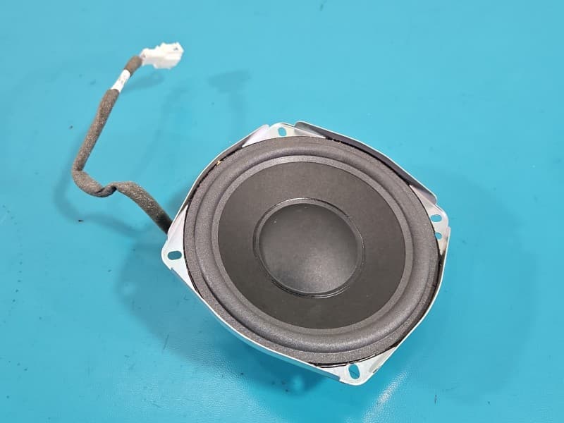 Subwoofer AUDI Q5 8R 08- 1000104-001