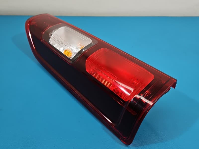 Lampa tył lewa błotnika Renault Trafic III HB EUROPA 265556737R