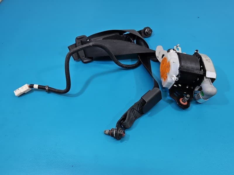 Pas bezpieczeństwa przód prawy pasażera Hyundai I30 II 12-16 88810-A6100