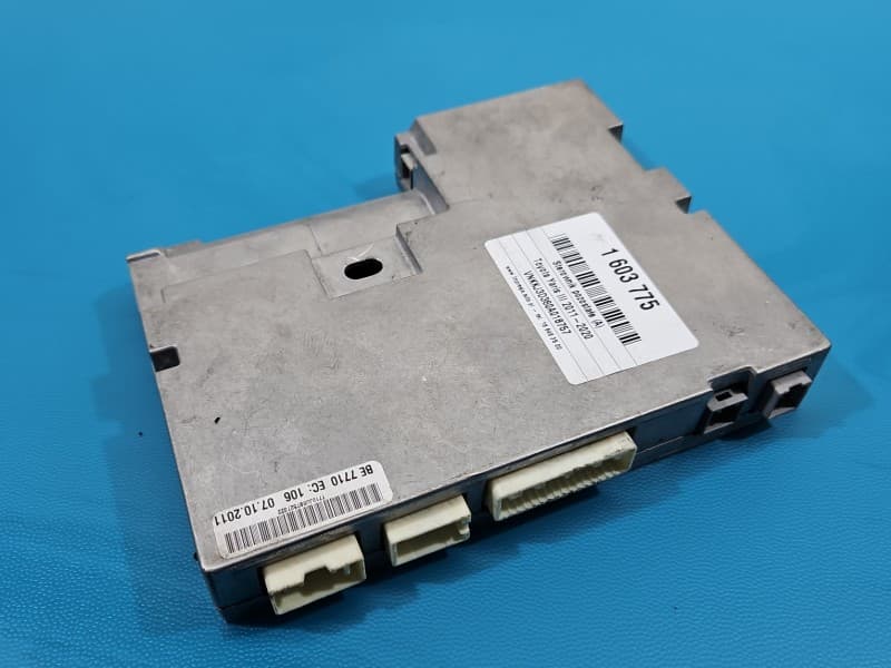 Sterownik moduł NAWIGACJI Toyota Yaris III 86840YY040 10R-036158