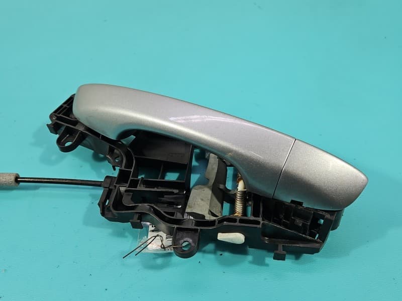 Klamka tył lewa zewnętrzna Vw Passat B8 510837811H Lb7s