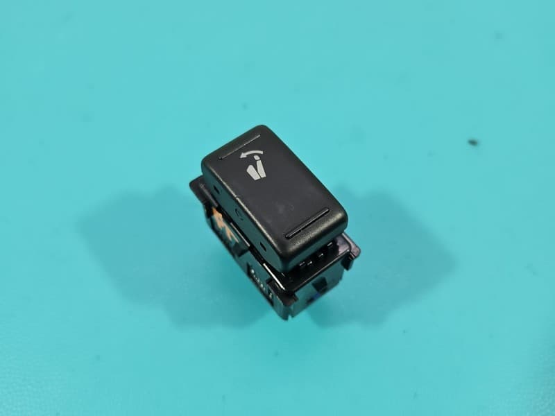 Przełącznik składania fotela prawy tył 3PIN INFINITI QX50