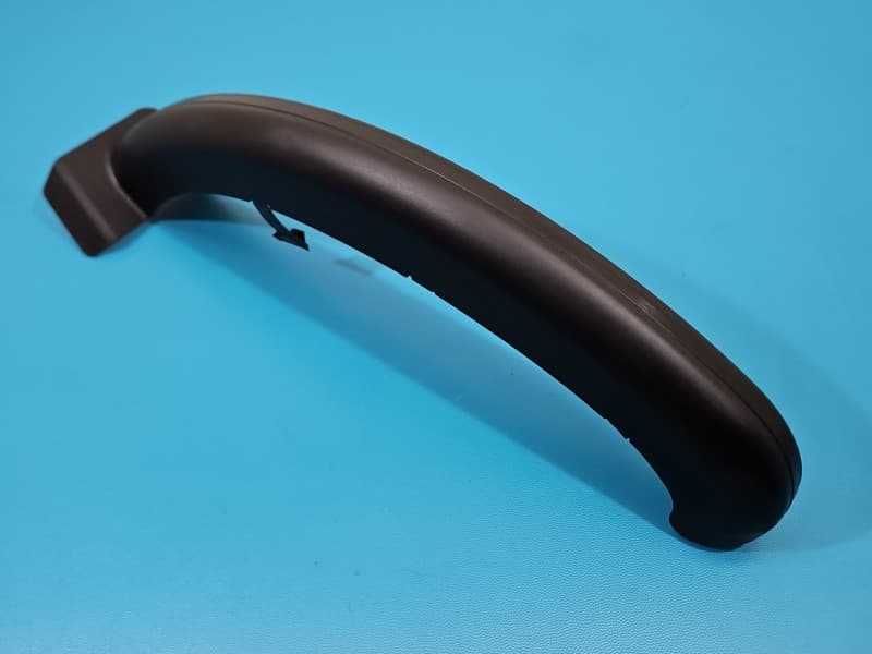 Osłona ZAŚLEPKA PLASTIK Zawiasu klapy . PT Maserati Quattroporte VI 13- 670014831