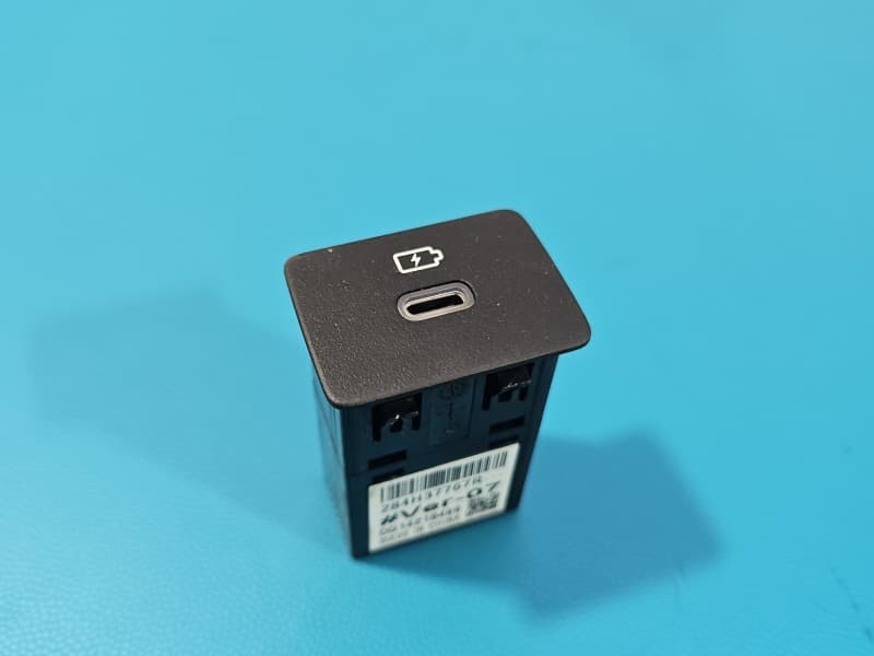 Gniazdo USB Dacia Sandero III 20- 284H37767R