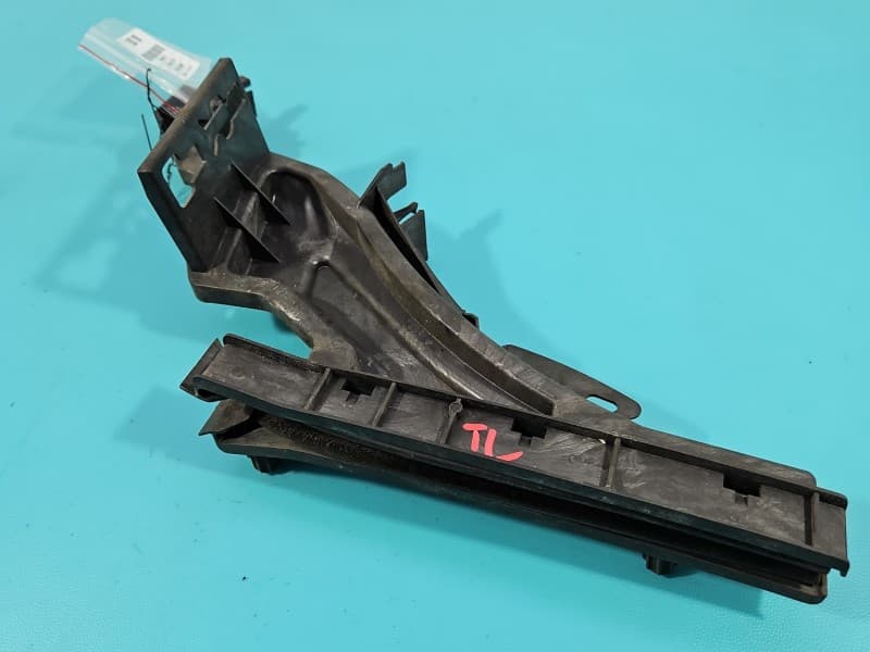 Mocowanie uchwyt prowadnica szyby tył lewe Ford Focus Mk4 JX7B-A264A53-A