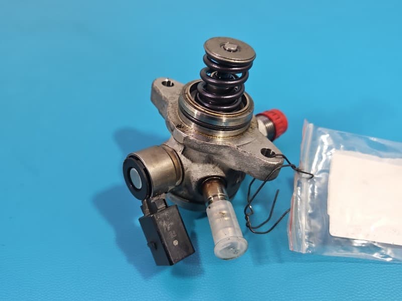 pompka Pompa paliwa Skoda Fabia III 1,0 TSI 04E127027N