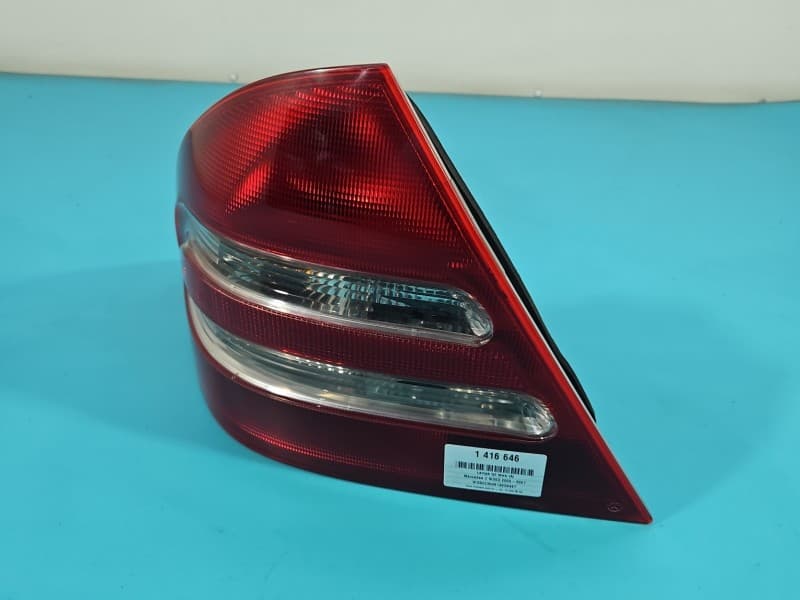 Lampa tył lewa błotnika Mercedes W203 sedan EUROPA