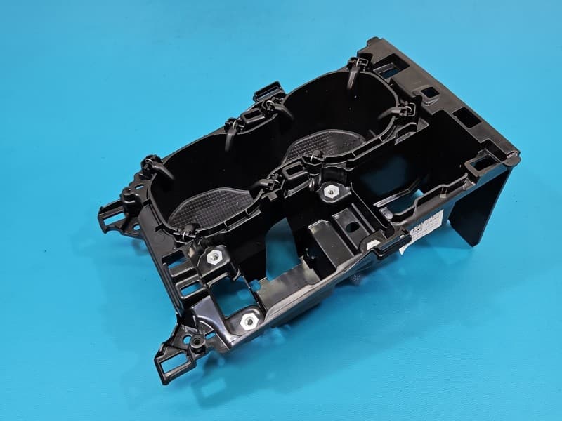 Uchwyt na napoje kubek CUP HOLDER Volvo XC40 31469006