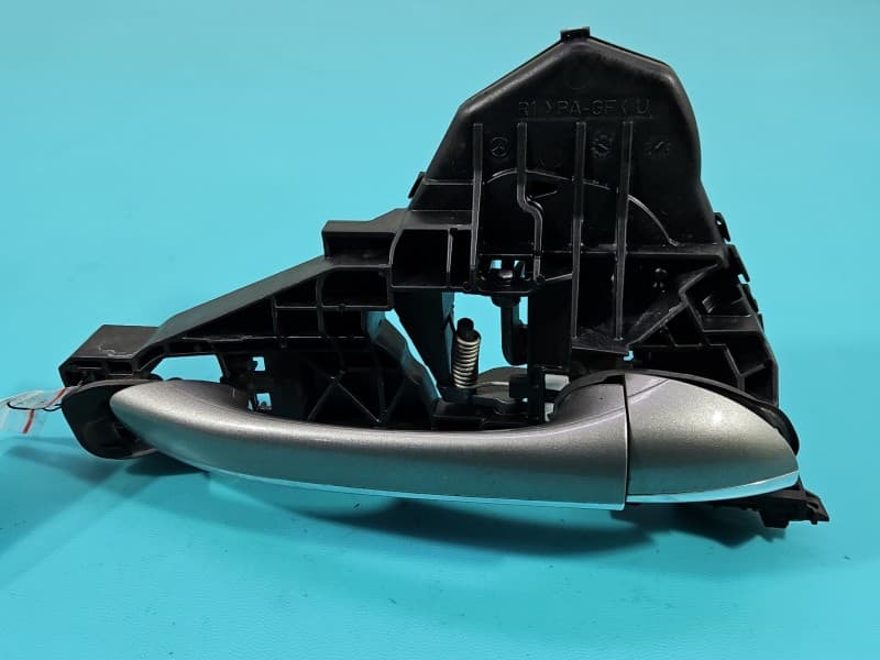 Klamka przód prawa zewnętrzna Mercedes W245 A1697600234 748
