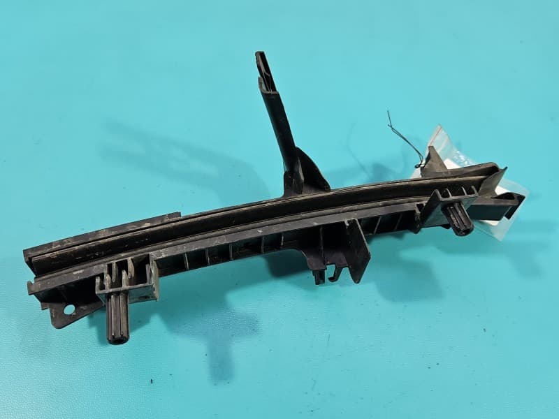 Mocowanie uchwyt prowadnica szyby PRZÓD PRAWY Ford Focus Mk4 JX7B-A21978-A