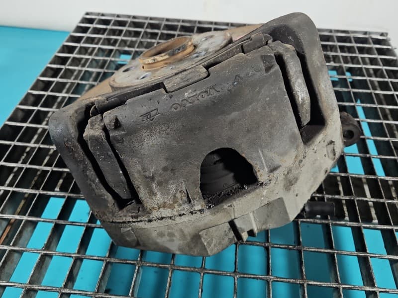 Zacisk przód prawy Volvo XC90 I 02- 2,9 T6