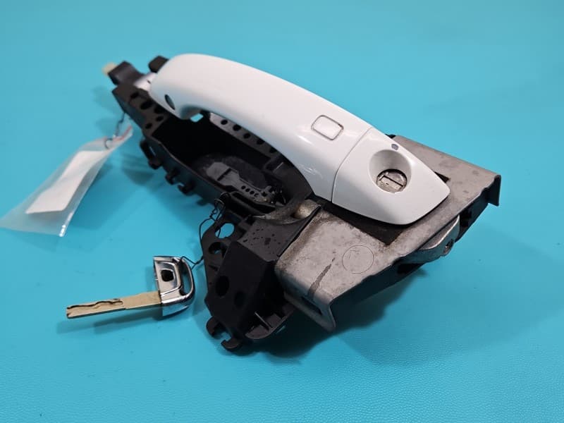 Klamka przód lewa zewnętrzna AUDI A6 C7 4H1837885 LY9C