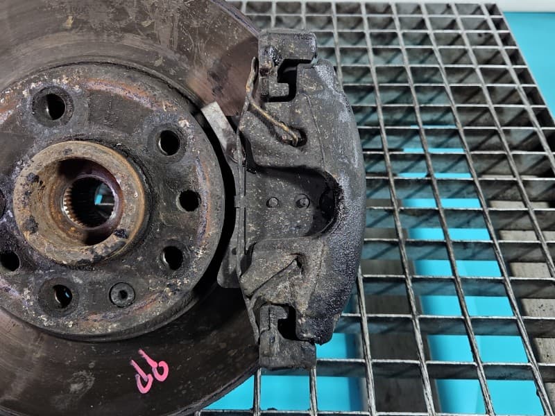Zacisk przód prawy Opel Meriva A 1,7 cdti