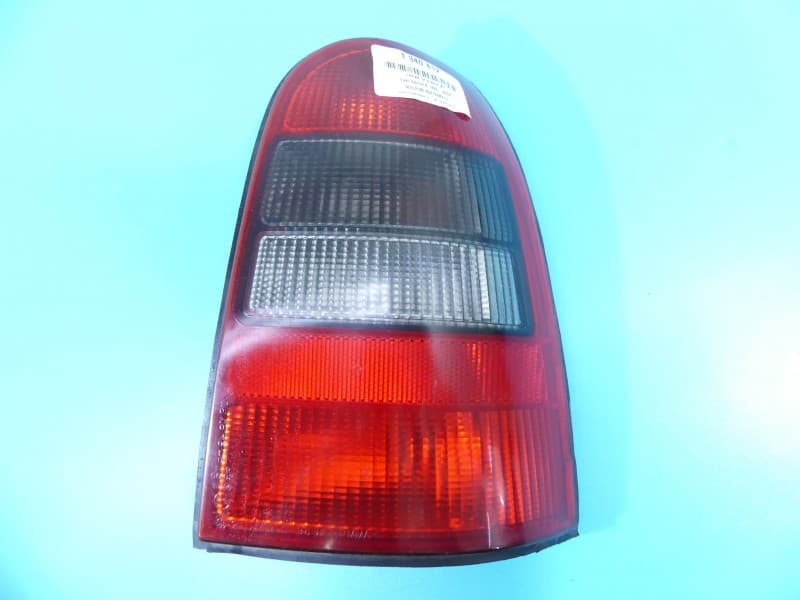 Lampa tył prawa błotnika Opel Vectra B kombi EUROPA 09153155