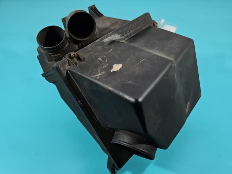 Obudowa filtra powietrza Audi A8 D2 4,2 V8 ABZ 077133837F 077183C