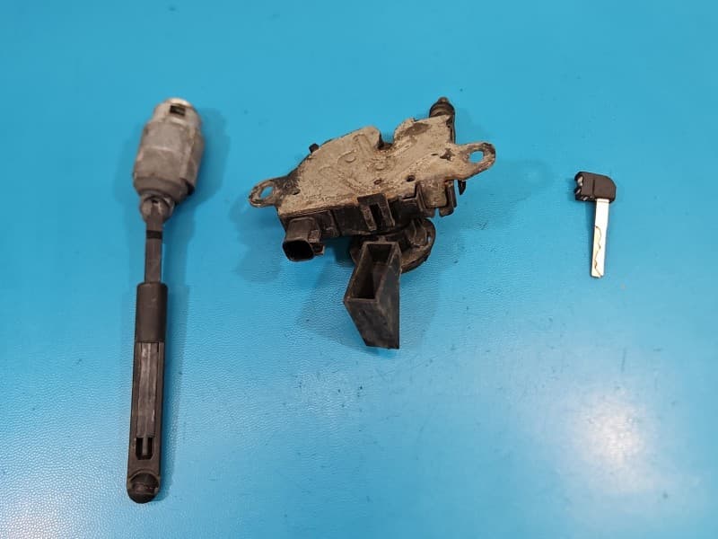Zamek maski Ford Kuga Mk1 I 08-13 3M51-16700-AC