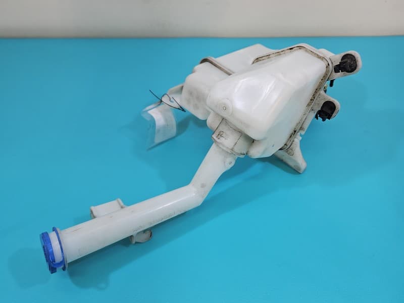 Zbiornik Zbiorniczek płynu spryskiwacza Suzuki Swift Mk8 38400-52R0