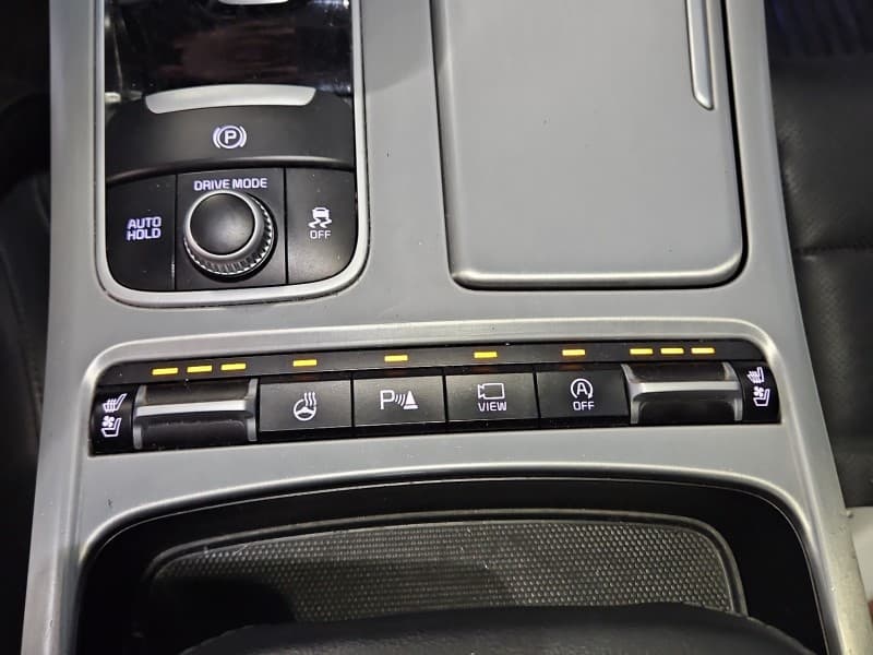 Przełącznik Podgrzewania foteli Kia Stinger 93300J5220