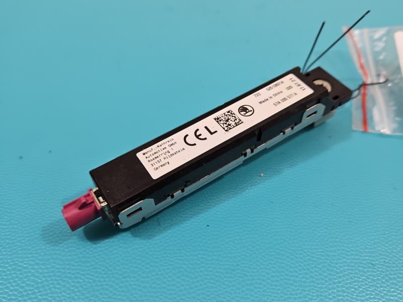 Antena Skoda Karoq 525106631A czarny LF9R-1Z1Z