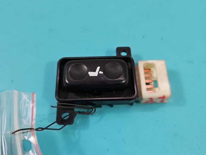 Przełącznik regulacja fotela Lp LEXUS RX II 03-08 182850