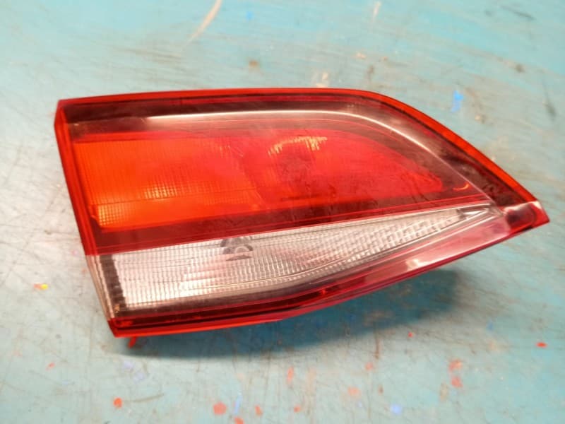 Lampa tył lewa klapy Opel Astra V K kombi EUROPA 39077378