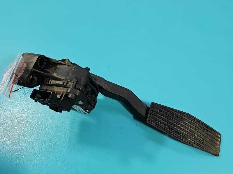 Pedał gazu potencjometr Opel Astra III H 1,6 16V 9157999BL