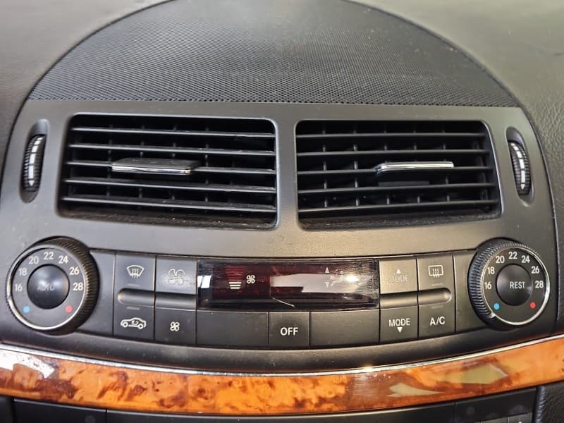 Konsola panel nawiewu Mercedes W211 2118302090