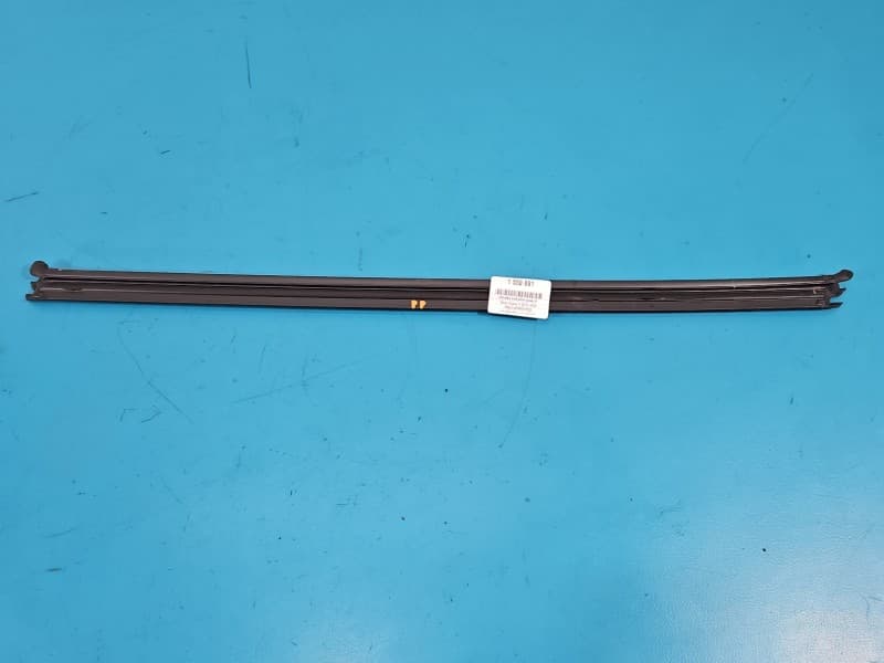 Uszczelka drzwi przód prawa Skoda Superb III 3V0837479