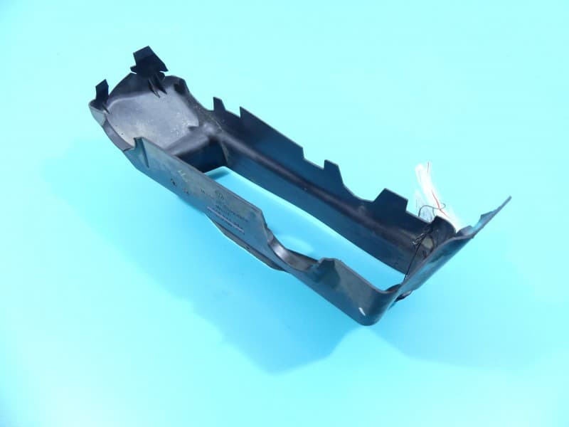 KIEROWNICA Wlot powietrza Vw Touareg II 10- 3,0 tdi 7P6121395