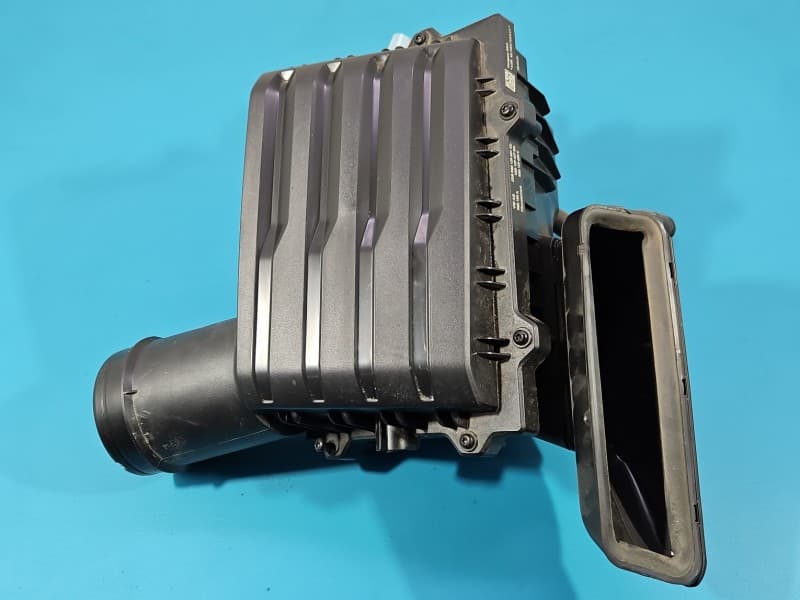 Obudowa filtra powietrza Vw Passat B9 1,5 TSI DXDB 5Q0129601CC