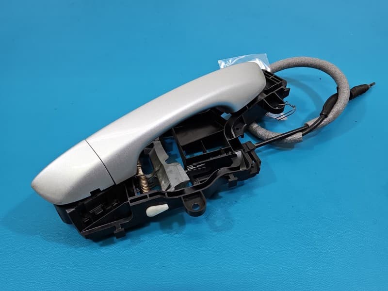 Klamka przód prawa zewnętrzna Vw Passat B8 510837812E LA7W