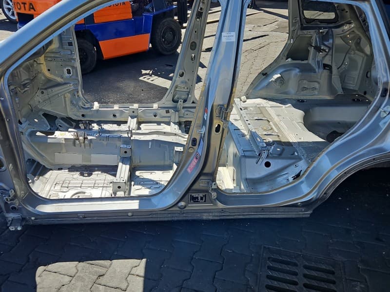 Próg lewy SŁUPEK ŚRODKOWY B Suzuki Vitara II 15- HB 5d Zcd c03