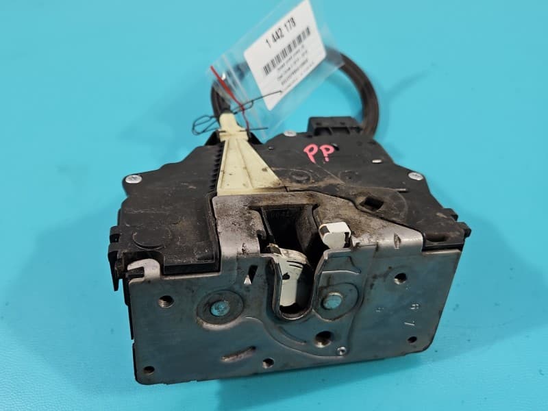 Zamek przód prawy Opel Corsa E EUROPA 6pin 13431840
