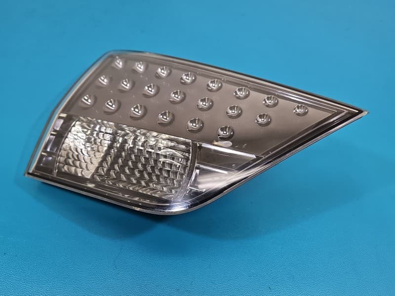 Lampa tył lewa klapy Mitsubishi Outlander II 06-13 HB EUROPA