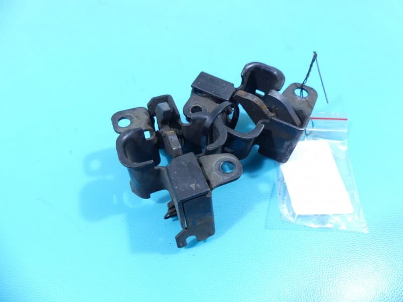 Zamek maski 2 el Mercedes W211 A2038800060