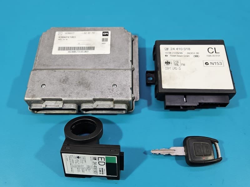 Komputer Sterownik silnika Opel Astra II G 1,6 8V 16268377