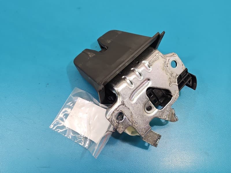 Zamek klapy tył Skoda Octavia IV kombi 4 PIN 654827505