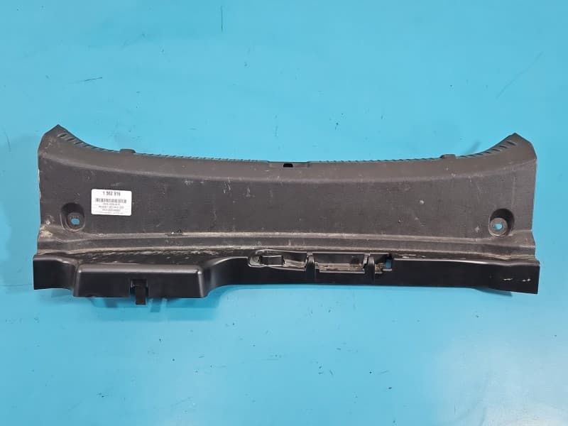 Osłona ZAŚLEPKA PLASTIK sedan / OSŁONA PASA TYLNEGO Mercedes W213 A2136905105