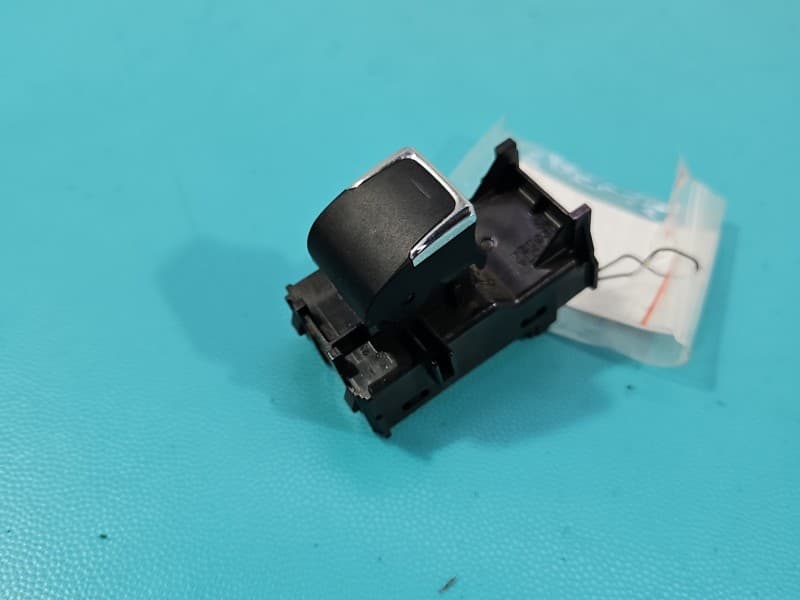 Przełącznik szyb LEXUS NX I 14-21 prawy tył EU