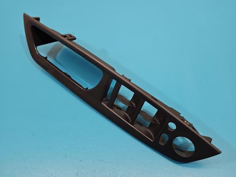 Osłona ZAŚLEPKA PLASTIK Osłona panelu przełącznik szyb BMW X6 E71 7137137