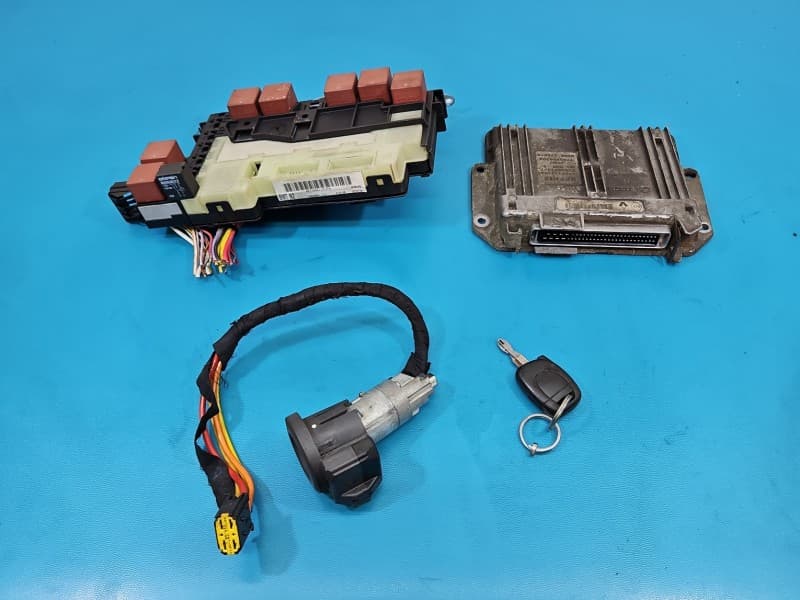 Komputer Sterownik silnika Renault Clio II 1.2 8V 7700112764