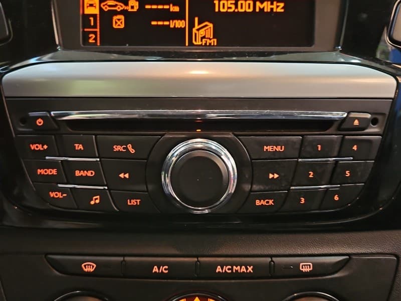 Radio fabryczne Peugeot 301 98041965 98041965ZD radioodtwarzacz